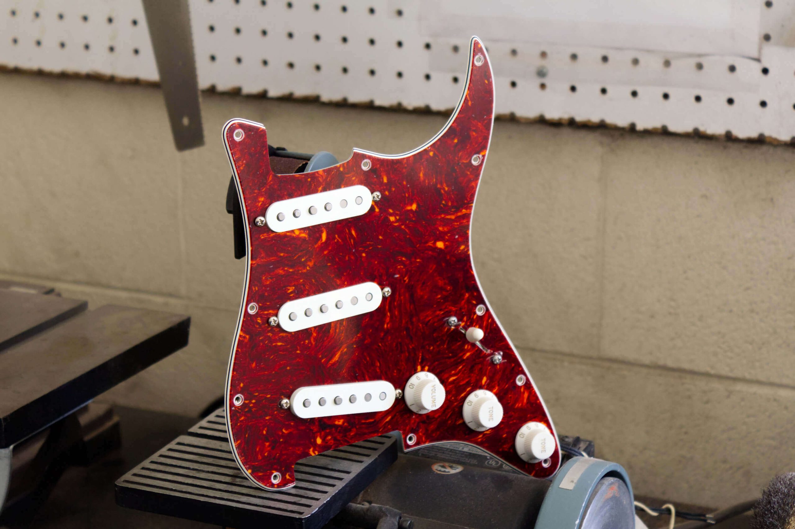 Area™ Strat® Replacement Pickguard